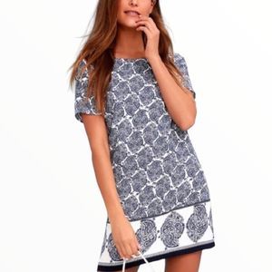 Lulus Taj Mahal Tour Blue Print Shift Mini Dress size XS Short Sleeve Cutout